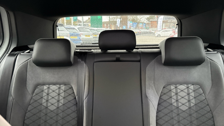 Volkswagen Golf 2.0 TDI 150 R-Line 5dr DSG Diesel Hatchback